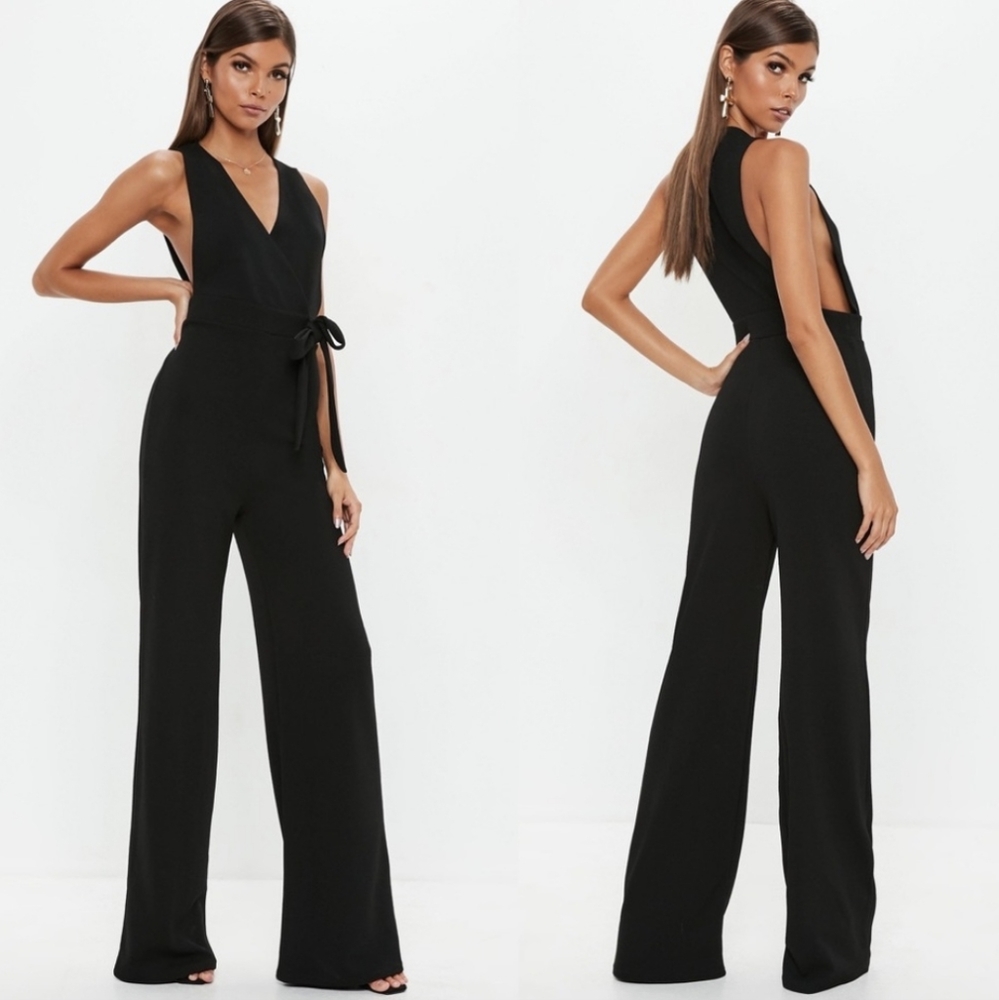 🆕️ Misguided Pinafore Style Black Sleeveless Jumpsuit. Size 4